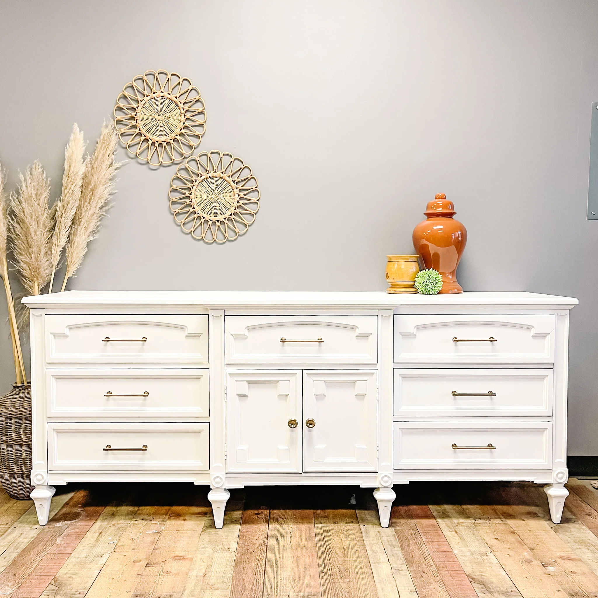 Dixie Belle Cotton Chalk Mineral Paint | Furniture Paint - Image 5