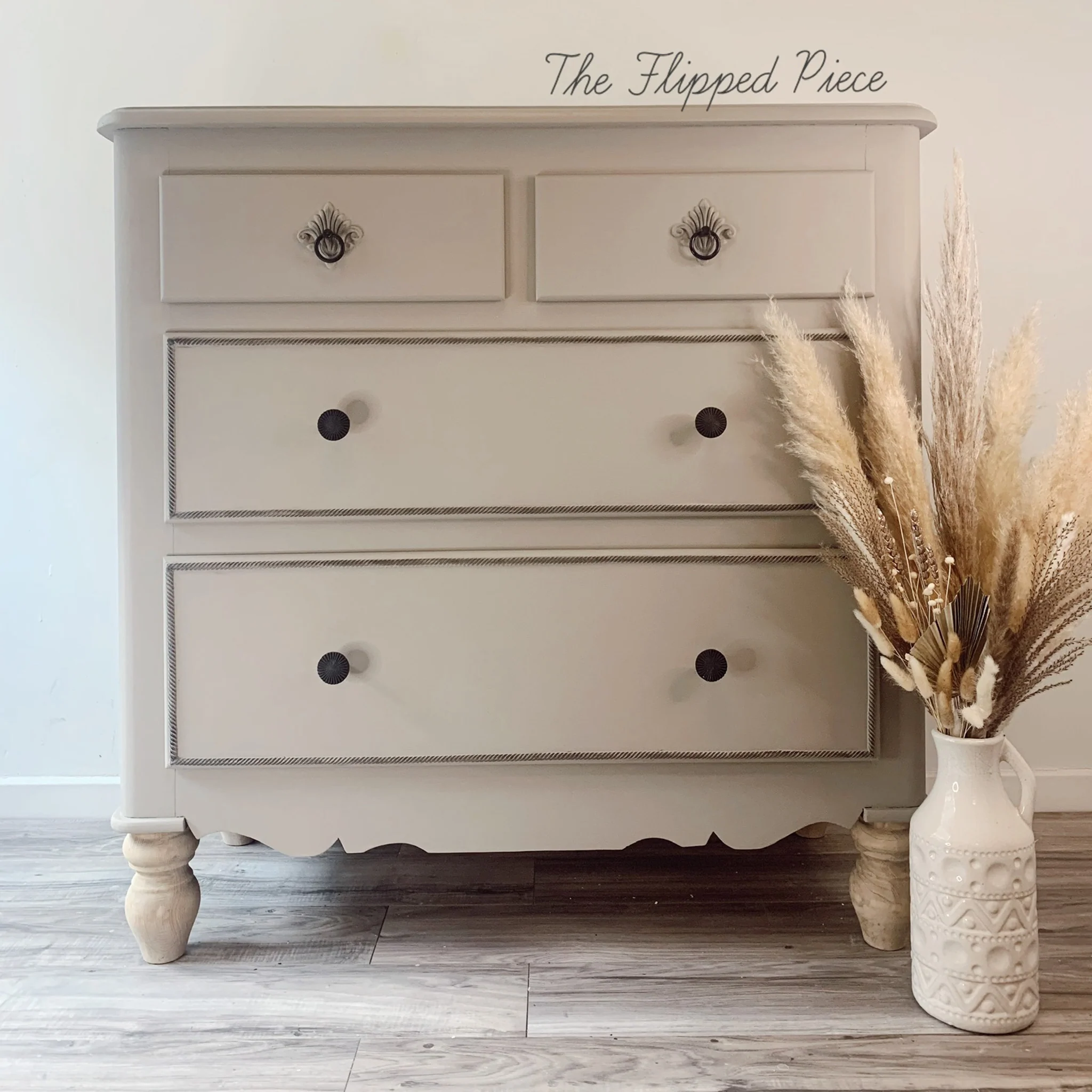 Dixie Belle French Linen Chalk Mineral Paint | Furniture Paint - Image 3