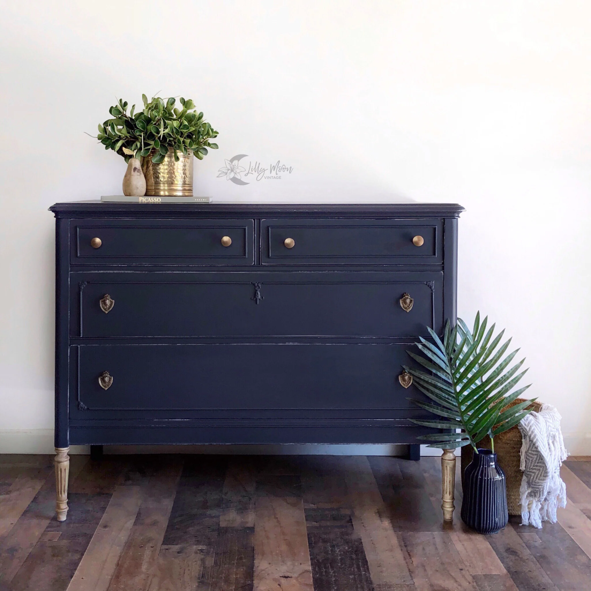 Dixie Belle In the Navy Chalk Mineral Paint | Furniture Paint - Image 2