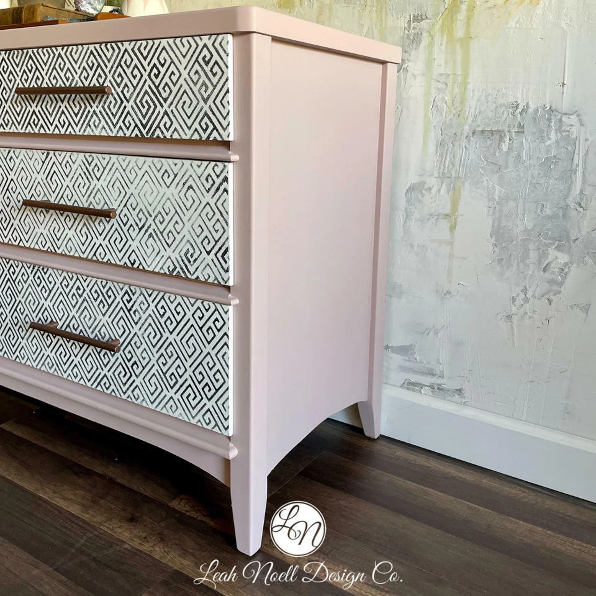 Dixie Belle Conch Silk All-in-One | Furniture Paint - Image 2