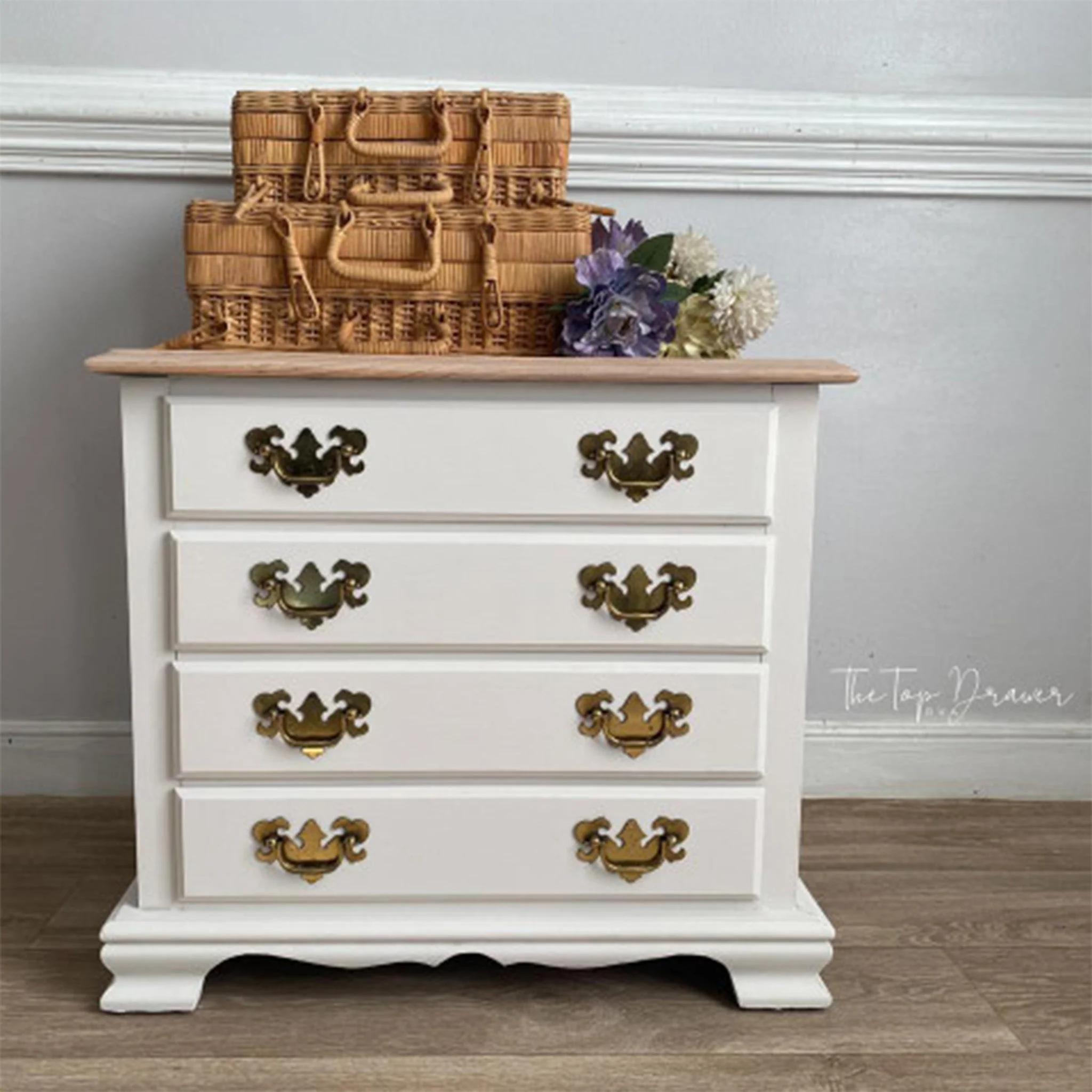 Dixie Belle Gardenia Chalk Mineral Paint | Furniture Paint - Image 2