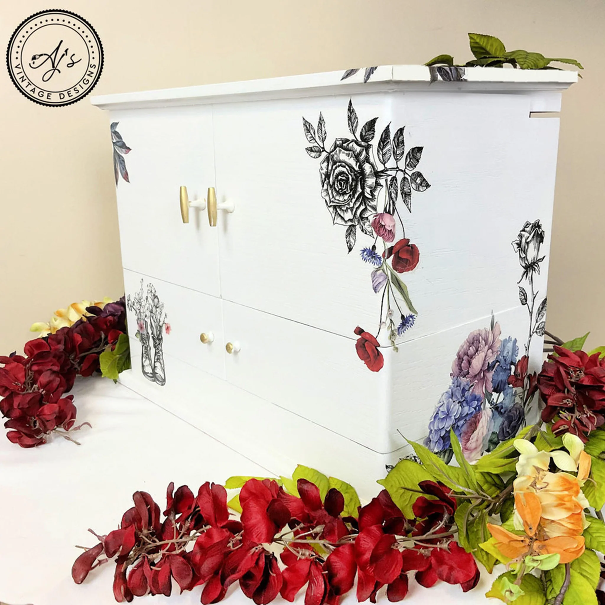 Dixie Belle Salt Water Silk All-in-One | Furniture Paint - Image 4