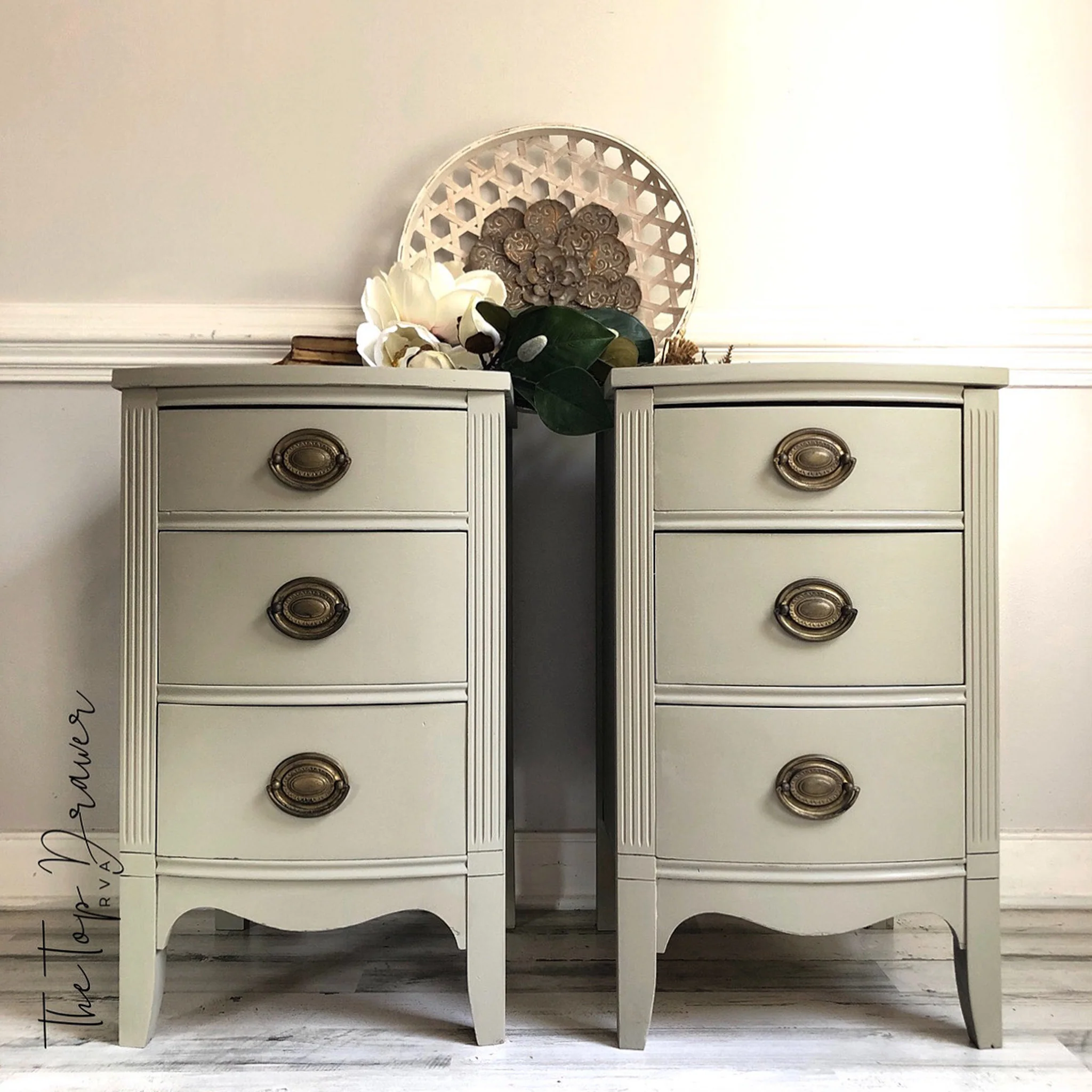Dixie Belle Dried Sage Chalk Mineral Paint | Furniture Paint - Image 2