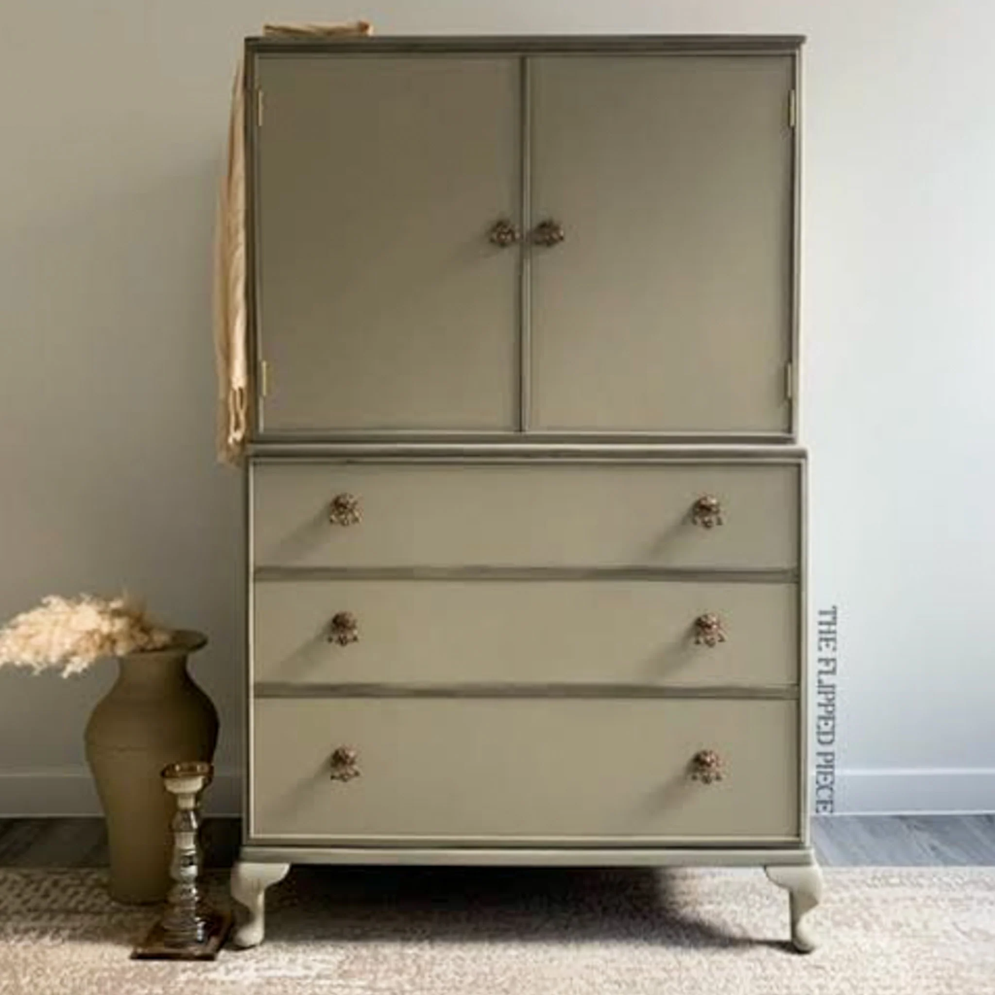 Dixie Belle Dried Sage Chalk Mineral Paint | Furniture Paint - Image 4