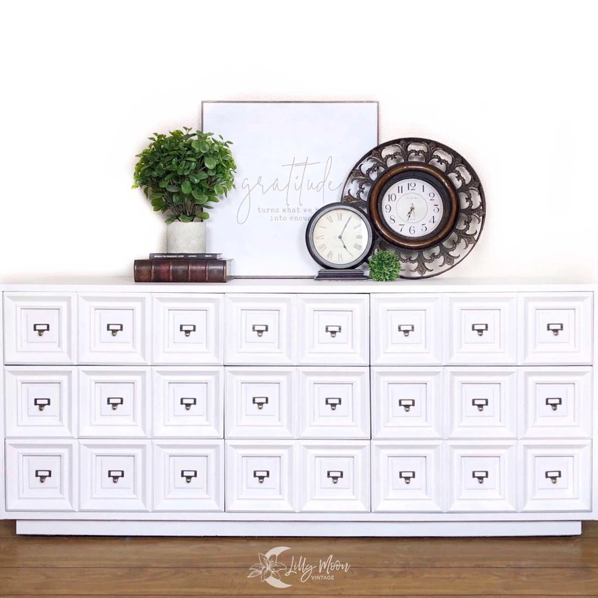 Dixie Belle Fluff Chalk Mineral Paint | Furniture Paint - Image 6