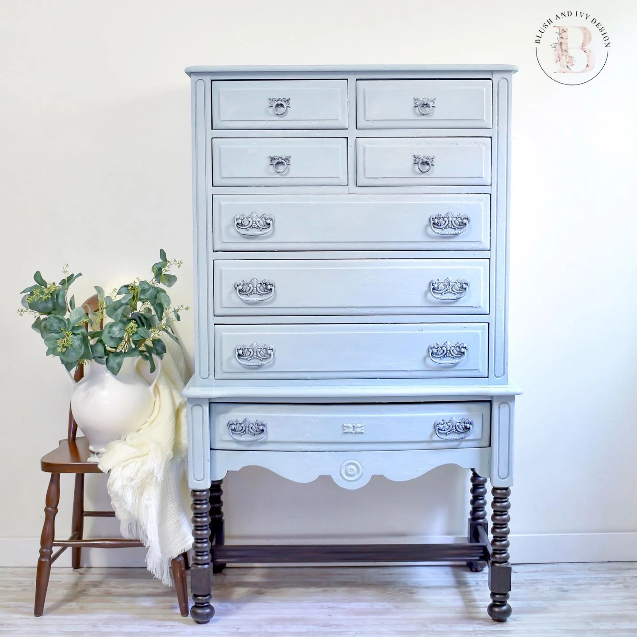 Dixie Belle Savannah Mist Chalk Mineral Paint | Furniture Paint - Image 3